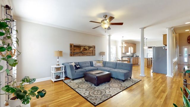 5130 Reagan Dr, Murfreesboro, TN 37129