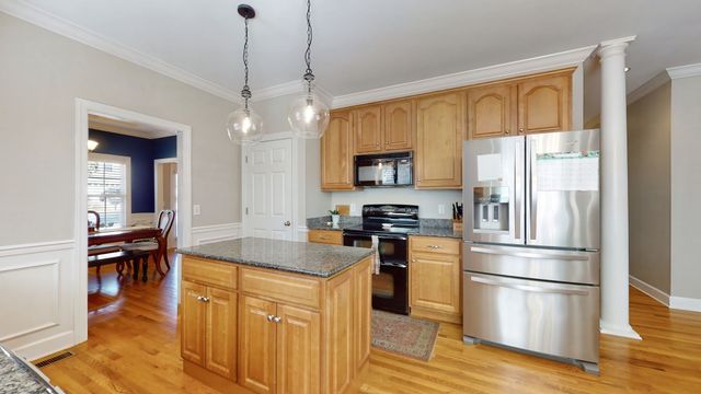 5130 Reagan Dr, Murfreesboro, TN 37129