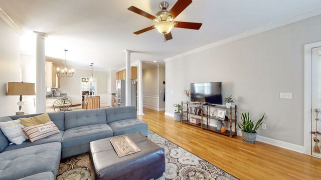 5130 Reagan Dr, Murfreesboro, TN 37129