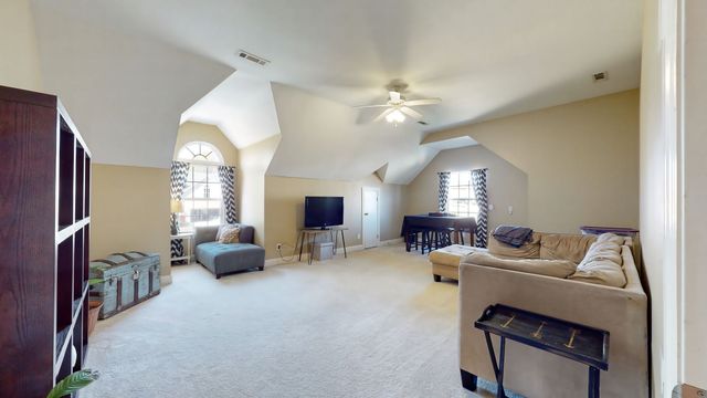 5130 Reagan Dr, Murfreesboro, TN 37129