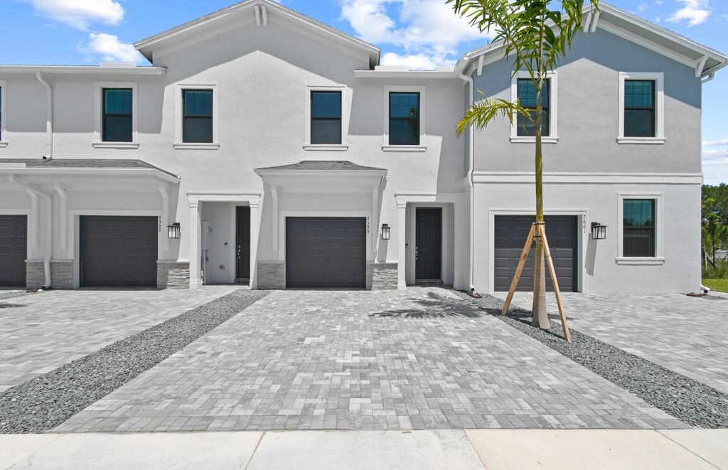 7599 SW Linus Lane 17-03, Stuart, FL 34997