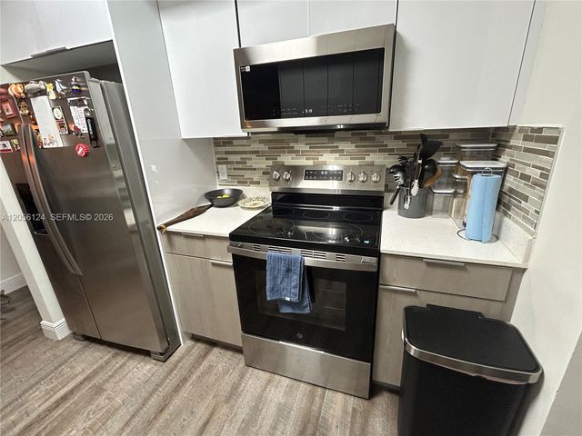 987 SW 37th Avenue 909, Coral Gables, FL 33135