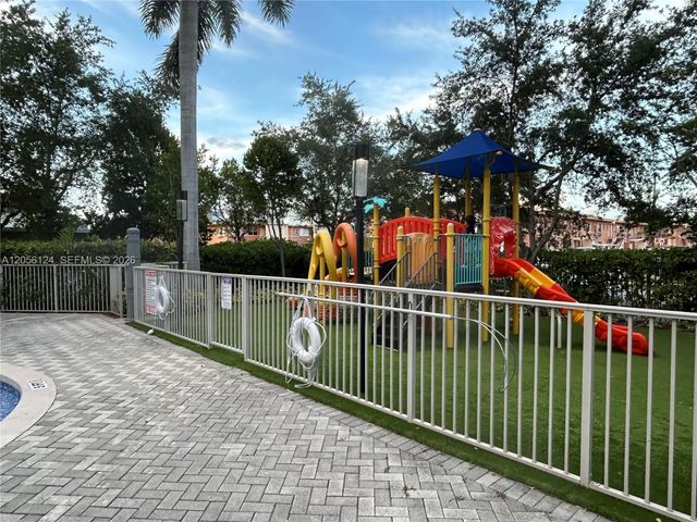 987 SW 37th Avenue 909, Coral Gables, FL 33135