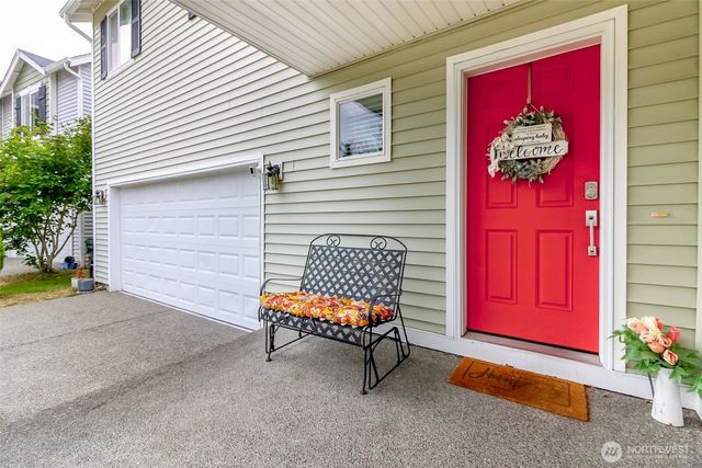 1194 Swan Loop, Dupont, WA 98327