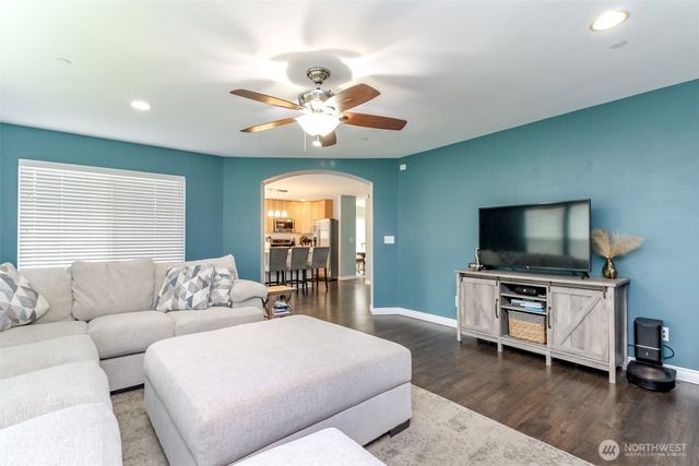1194 Swan Loop, Dupont, WA 98327