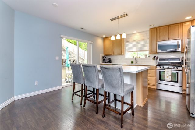 1194 Swan Loop, Dupont, WA 98327