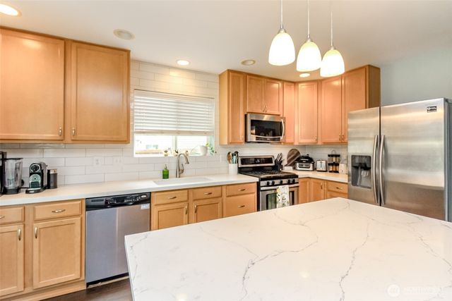 1194 Swan Loop, Dupont, WA 98327