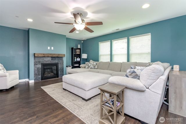 1194 Swan Loop, Dupont, WA 98327