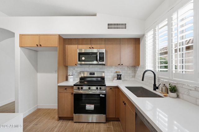 2435 E PATRICK Lane, Phoenix, AZ 85024