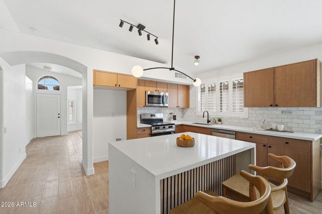 2435 E PATRICK Lane, Phoenix, AZ 85024