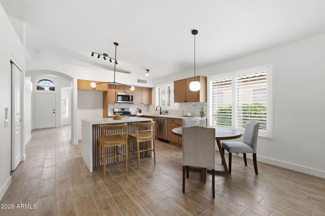 2435 E PATRICK Lane, Phoenix, AZ 85024