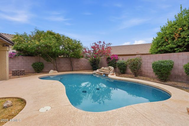 2435 E PATRICK Lane, Phoenix, AZ 85024