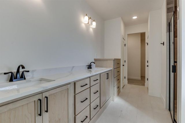 11704 NW 106th Street, Yukon, OK 73099