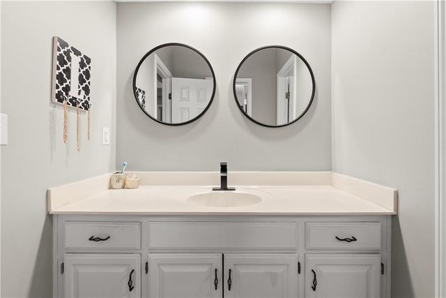 1408 NE Applewood Court, Lee's Summit, MO 64086