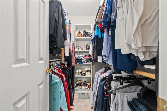 1408 NE Applewood Court, Lee's Summit, MO 64086