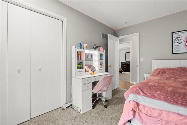 1408 NE Applewood Court, Lee's Summit, MO 64086