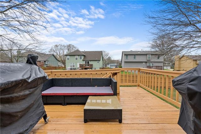 1408 NE Applewood Court, Lee's Summit, MO 64086
