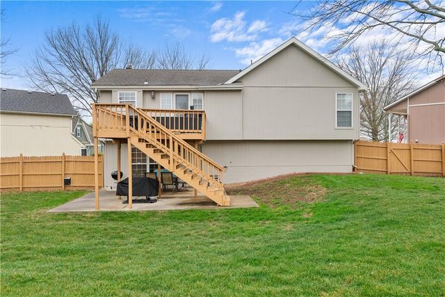 1408 NE Applewood Court, Lee's Summit, MO 64086