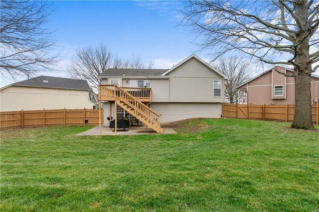 1408 NE Applewood Court, Lee's Summit, MO 64086