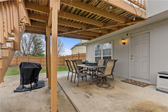 1408 NE Applewood Court, Lee's Summit, MO 64086