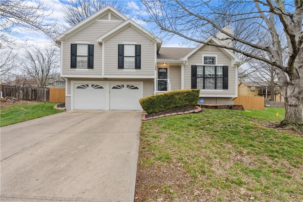 1408 NE Applewood Court, Lee's Summit, MO 64086