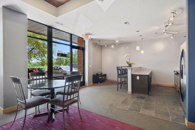 1155 Ford Road 405, Saint Louis Park, MN 55426