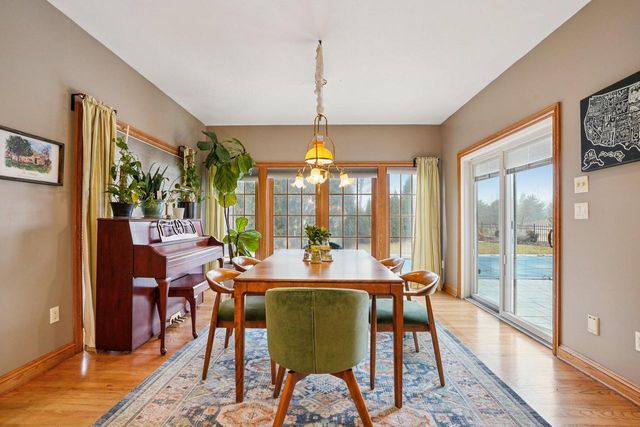 923 Evergreen CIRCLE, Hartland, WI 53029