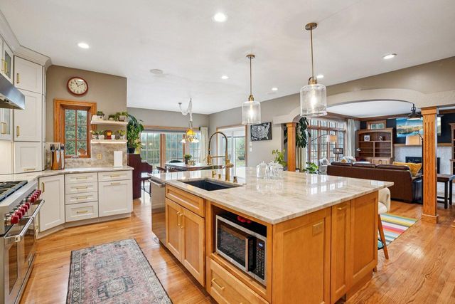 923 Evergreen CIRCLE, Hartland, WI 53029