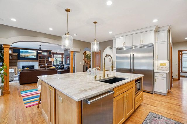 923 Evergreen CIRCLE, Hartland, WI 53029