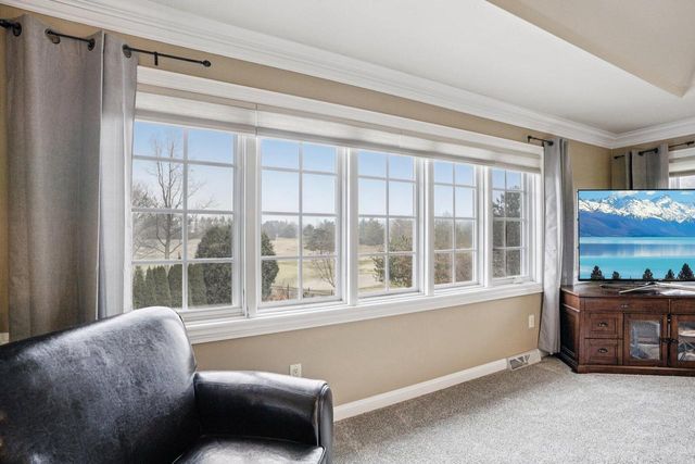 923 Evergreen CIRCLE, Hartland, WI 53029