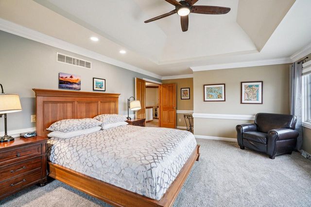 923 Evergreen CIRCLE, Hartland, WI 53029