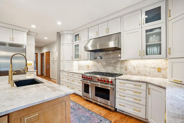 923 Evergreen CIRCLE, Hartland, WI 53029