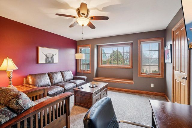 923 Evergreen CIRCLE, Hartland, WI 53029