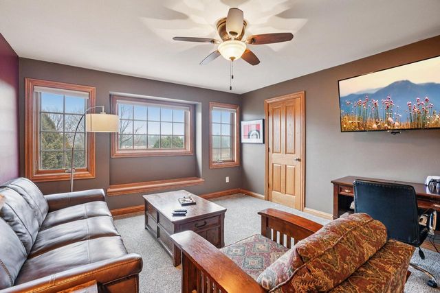 923 Evergreen CIRCLE, Hartland, WI 53029