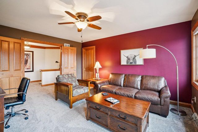 923 Evergreen CIRCLE, Hartland, WI 53029