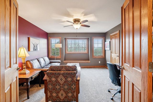 923 Evergreen CIRCLE, Hartland, WI 53029