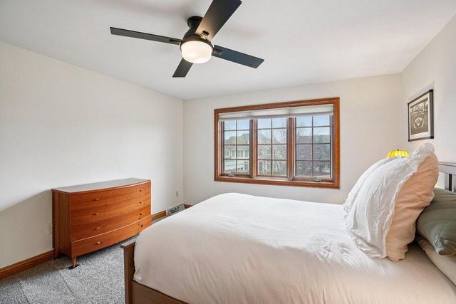923 Evergreen CIRCLE, Hartland, WI 53029