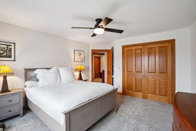 923 Evergreen CIRCLE, Hartland, WI 53029
