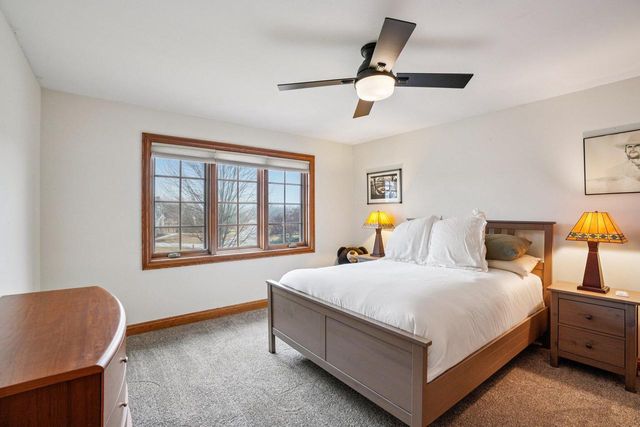 923 Evergreen CIRCLE, Hartland, WI 53029