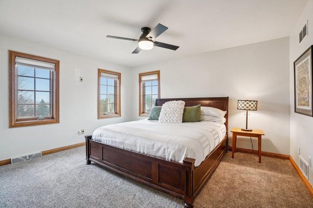 923 Evergreen CIRCLE, Hartland, WI 53029
