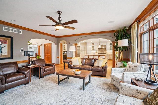 923 Evergreen CIRCLE, Hartland, WI 53029