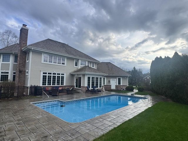 923 Evergreen CIRCLE, Hartland, WI 53029