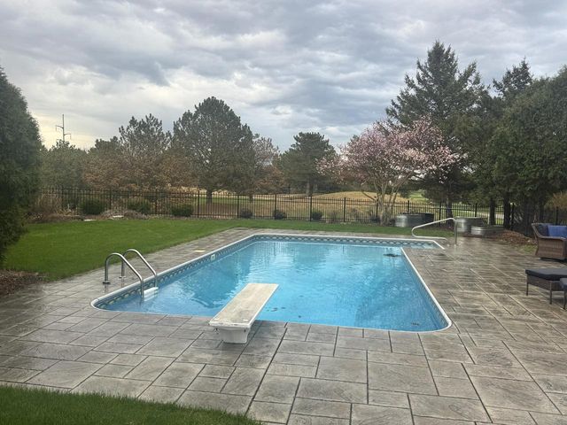 923 Evergreen CIRCLE, Hartland, WI 53029