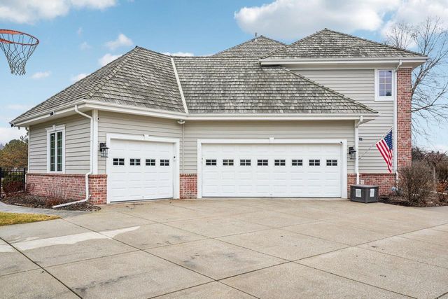 923 Evergreen CIRCLE, Hartland, WI 53029