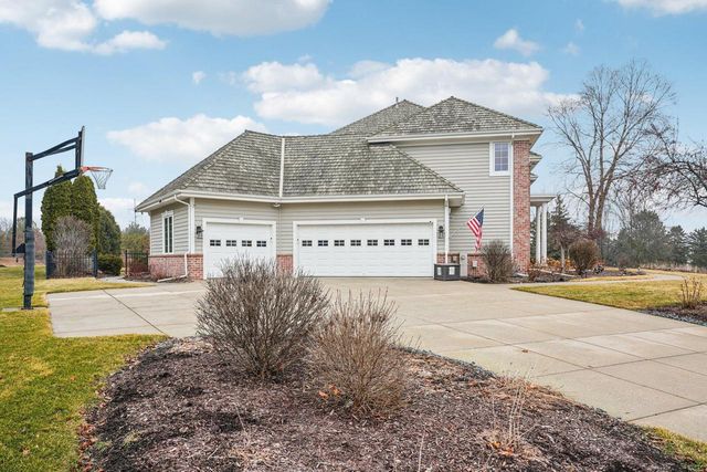 923 Evergreen CIRCLE, Hartland, WI 53029