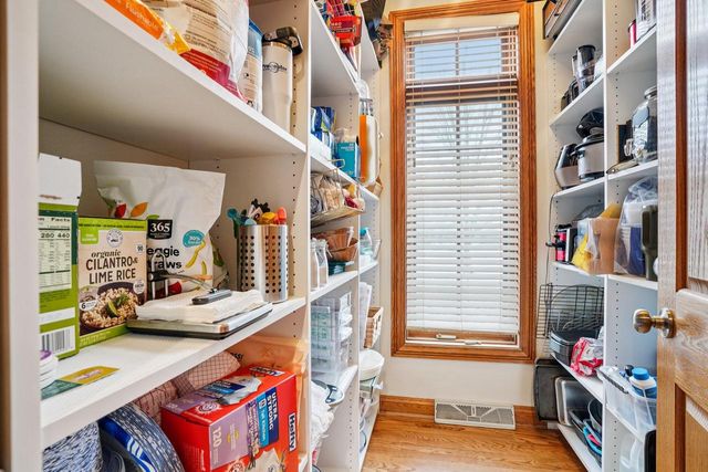 923 Evergreen CIRCLE, Hartland, WI 53029