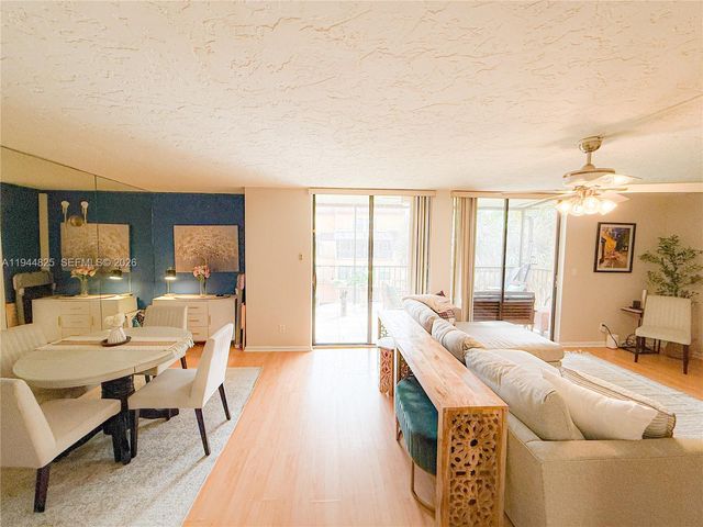 450 Commodore Dr 306, Plantation, FL 33325