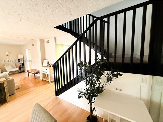 450 Commodore Dr 306, Plantation, FL 33325