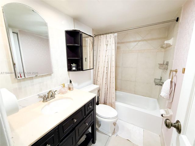 450 Commodore Dr 306, Plantation, FL 33325