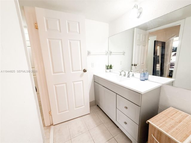 450 Commodore Dr 306, Plantation, FL 33325